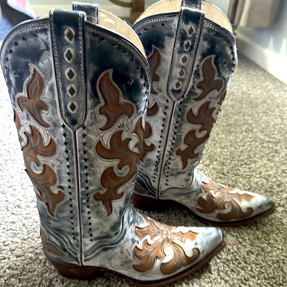 All leather ladies, cowgirl boots